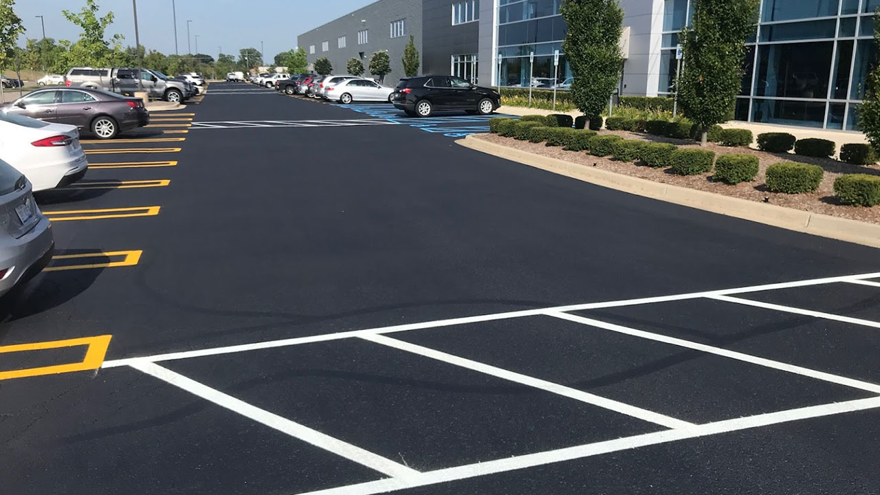 Auburn Hills MI Commercial Asphalt Paving Contractor